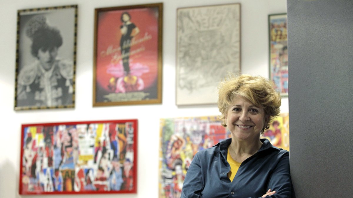 La productora Esther garcía en la sede de ´El Deseo´ en Madrid