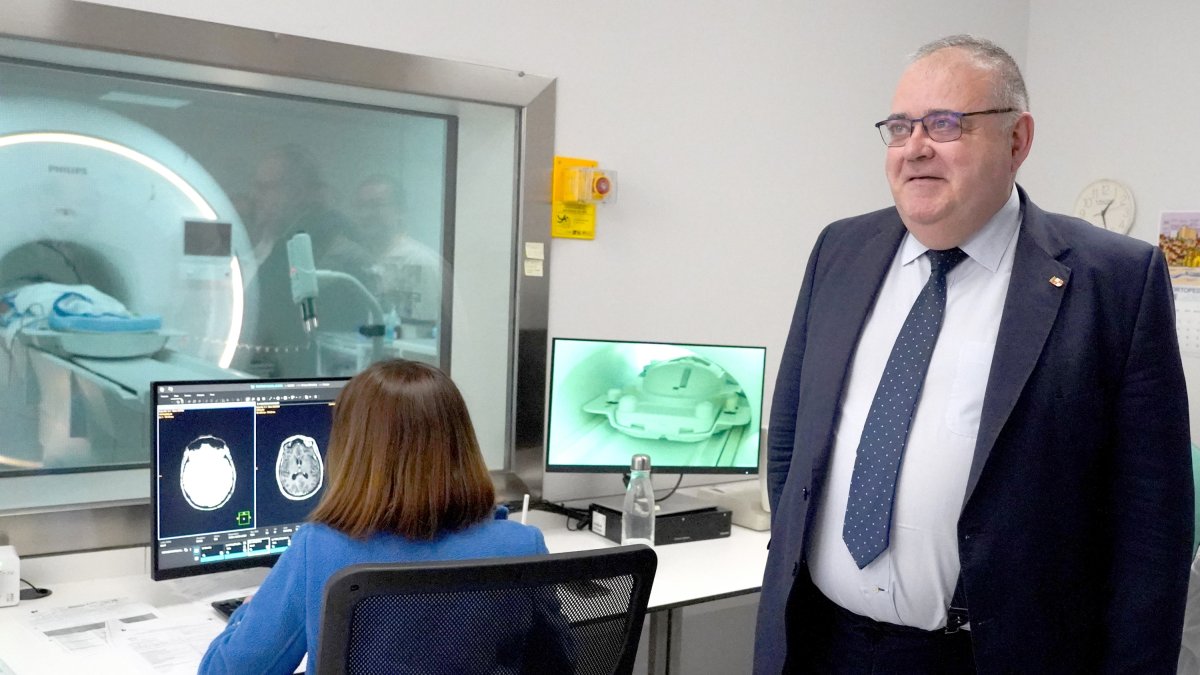 El consejero de Sanidad, Alejandro Vázquez, en el Hospital Clínico Universitario de Valladolid