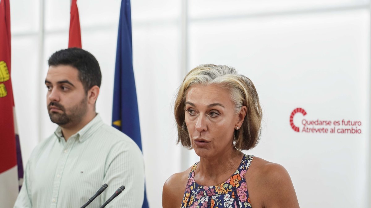 Diego Vallejo y Ana Casado analizan la situación de la vivienda en la Comunidad.