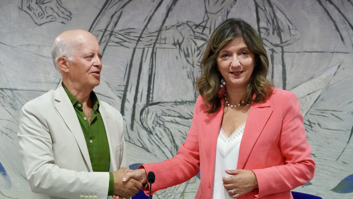 La rectora de la Universidad de León, Nuria González, y el presidente del Patronato de la Fundación Reserva de la Biosfera Alto Bernesga, Antonio García.