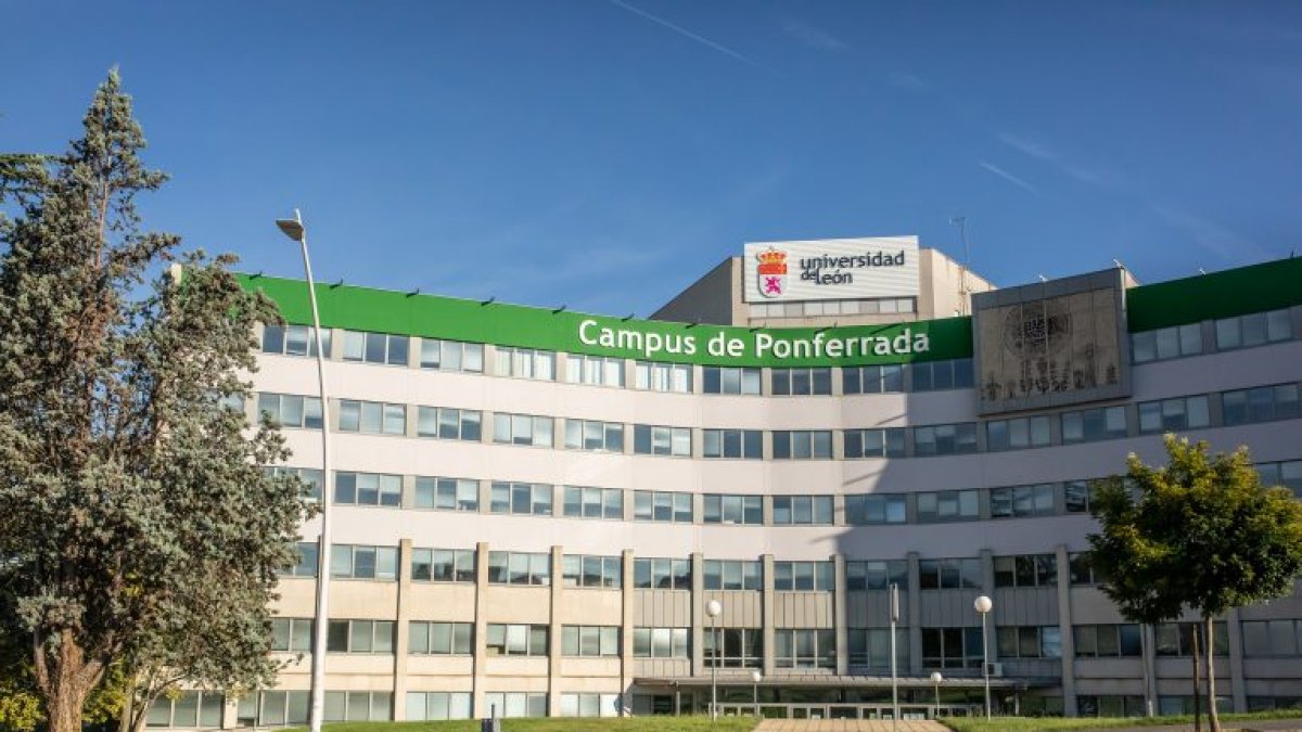 Fachada del campus de la ULE en Ponferrada.