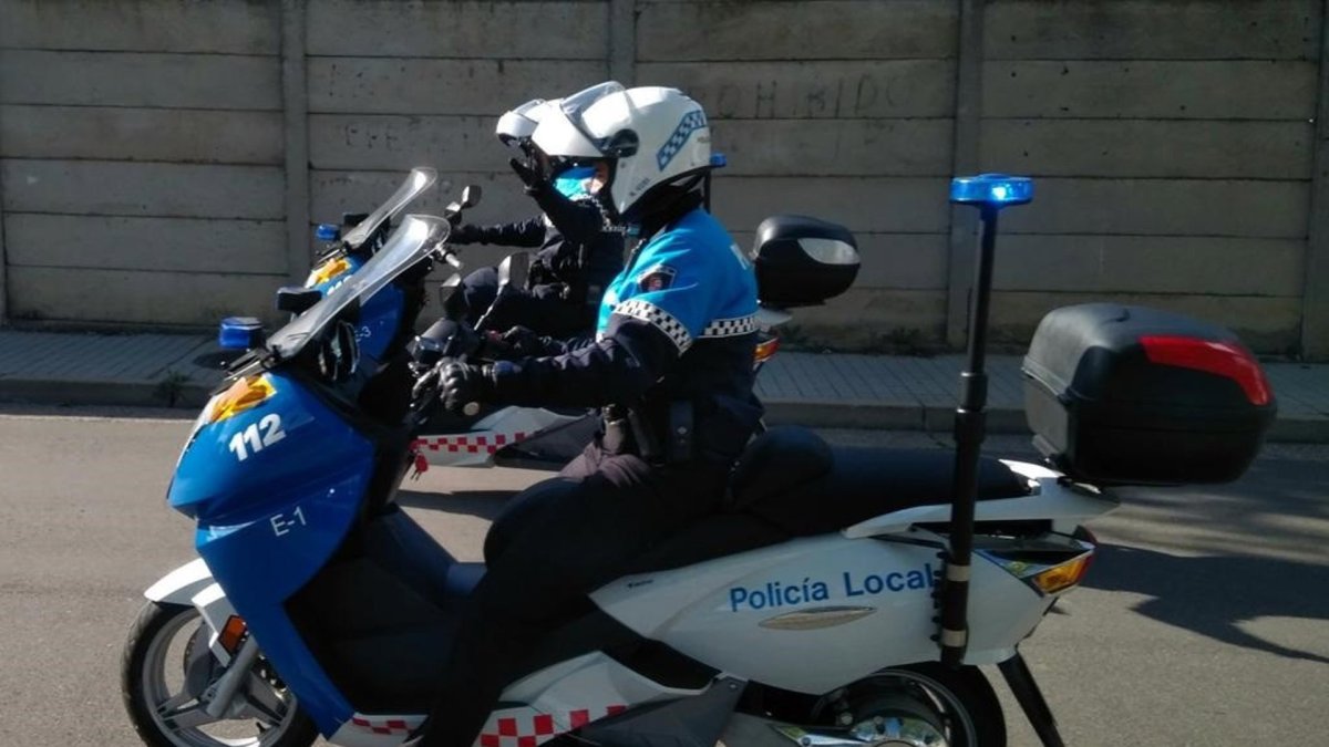 Imagen de archivo de dos agentes de la Policía Local de Palencia