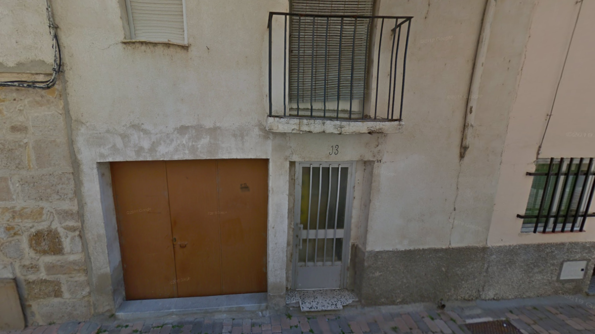 Número 13 de la calle Mompayo, vivienda donde tuvo lugar el incendio