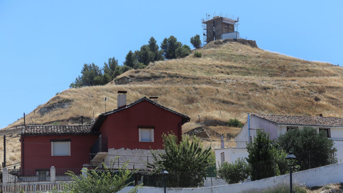 La Torre de telégrafo óptico de Tariego de Cerrato (Palencia), construida en 1844 en la segunda guerra Carlista, está siendo reconstruida