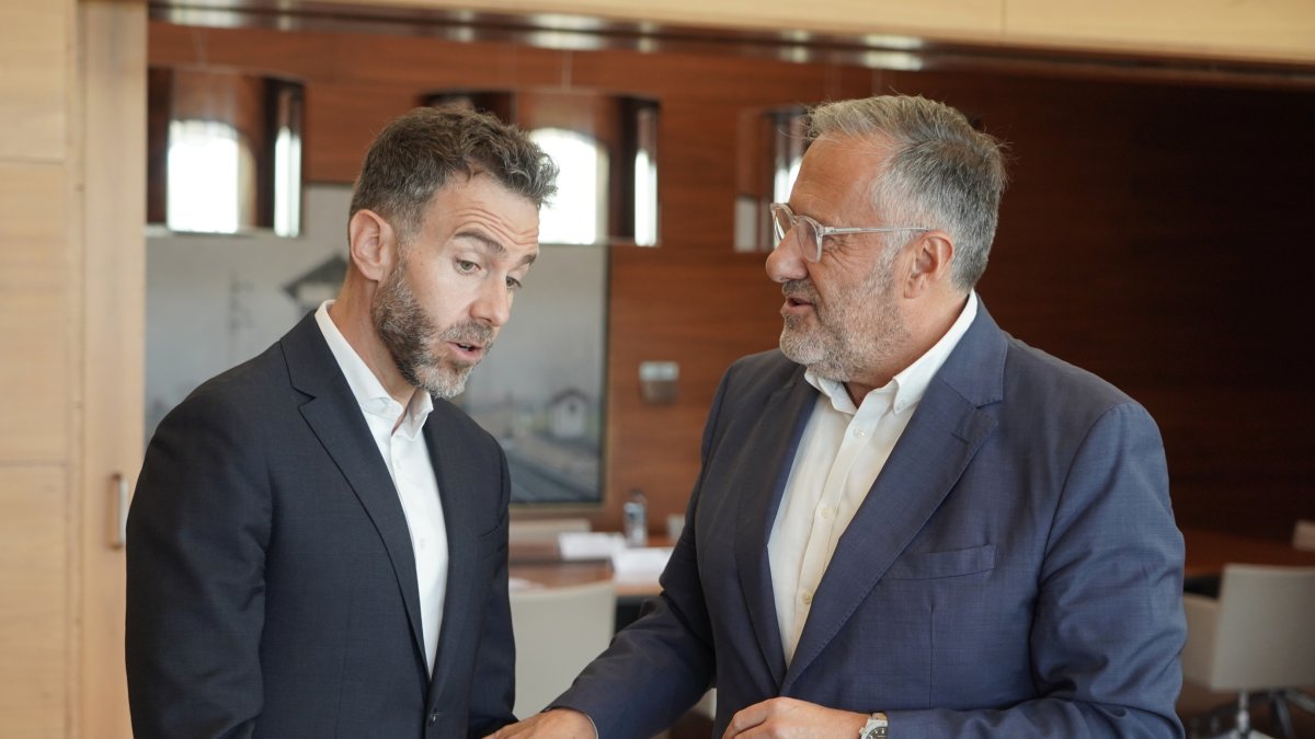 El presidente de las Cortes, Carlos Pollán, preside la comisión de seguimiento del convenio con la UEMC.