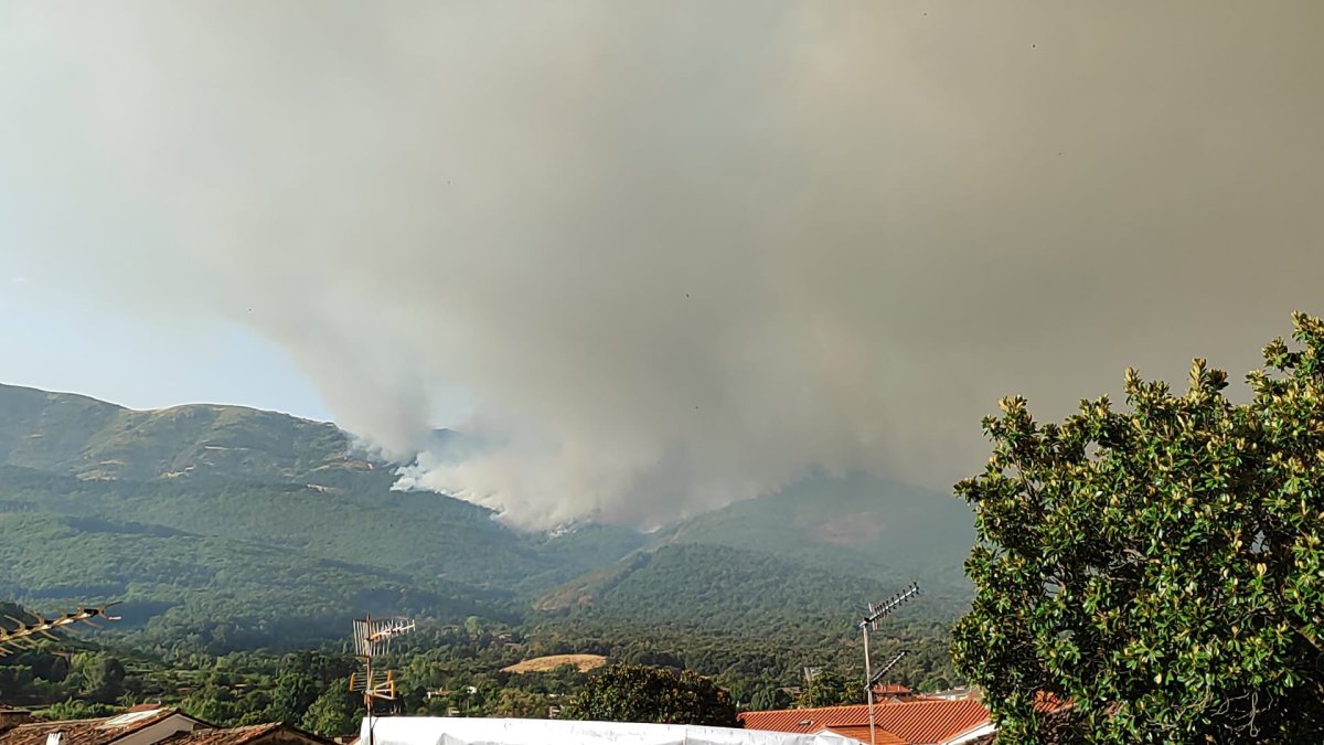 Incendio de Jarilla visto desde Hervás.