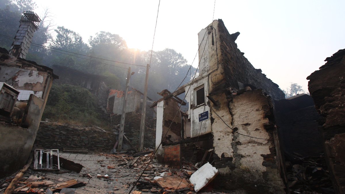 El pueblo de Lusio (León), arrasado por el fuego