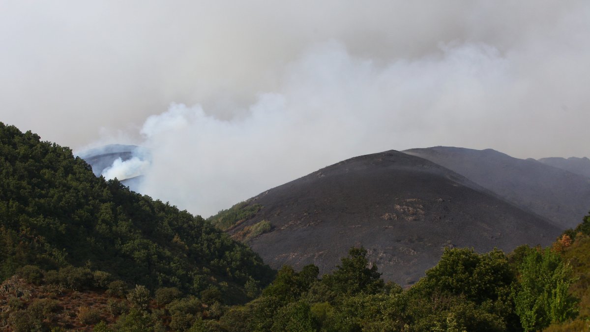 El incendio de Anllares (León), que afecta al Valle de Fornela