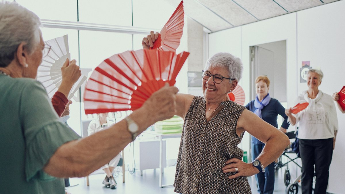 Talleres saludables de la Fundación La Caixa para personas mayores en Castilla y León.