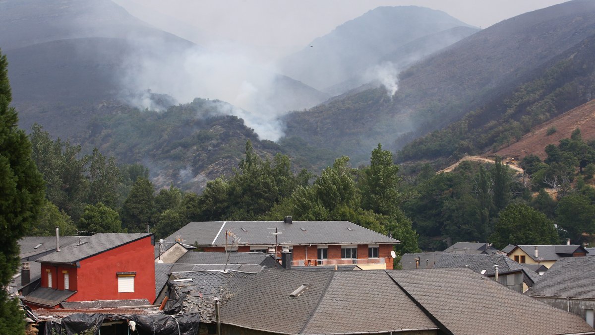 Incendio en Colinas del Campo de Martín Moro Toledano perteneciente al municipio de Igüeña (León)