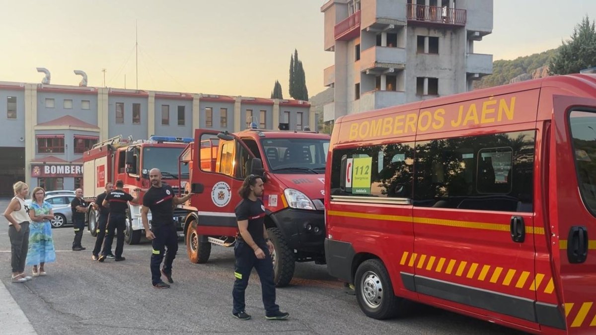 Bomberos de Jaén parten para participar en la extinción de incendios en Castilla y León