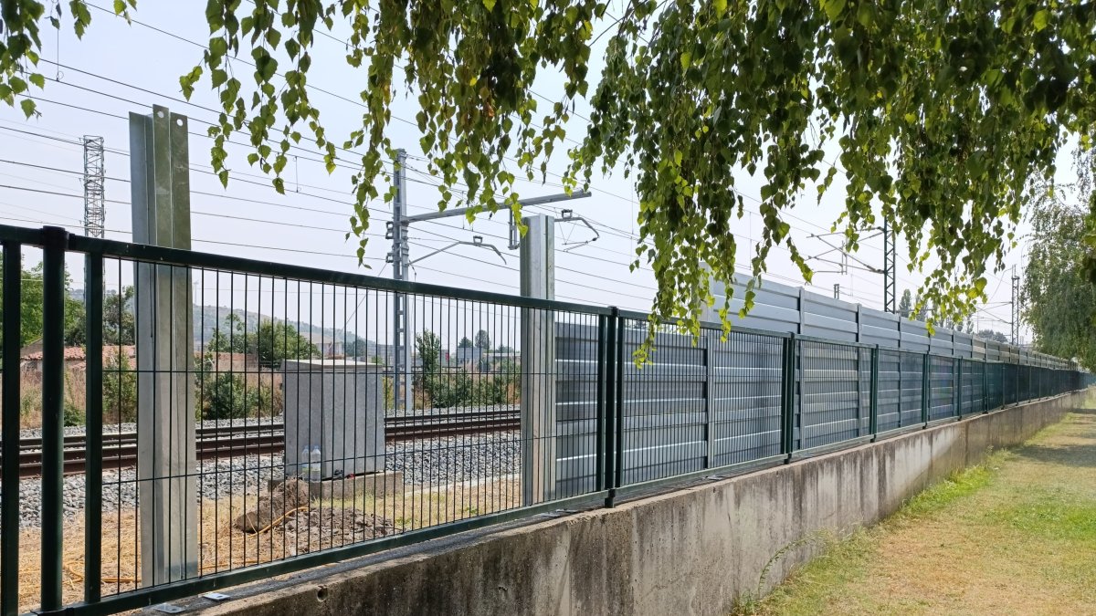 Pantallas Acústicas a lo largo de la vía férrea en Palencia