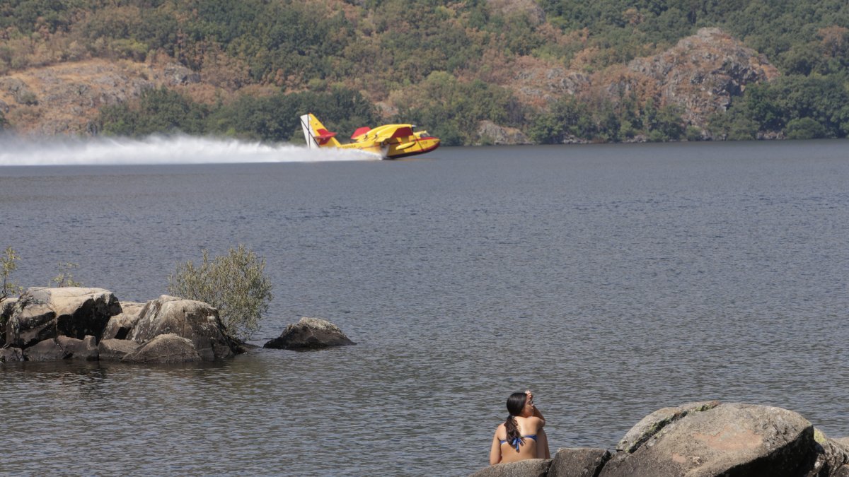 Incendio en el parque natural del lago de Sanabria y Porto