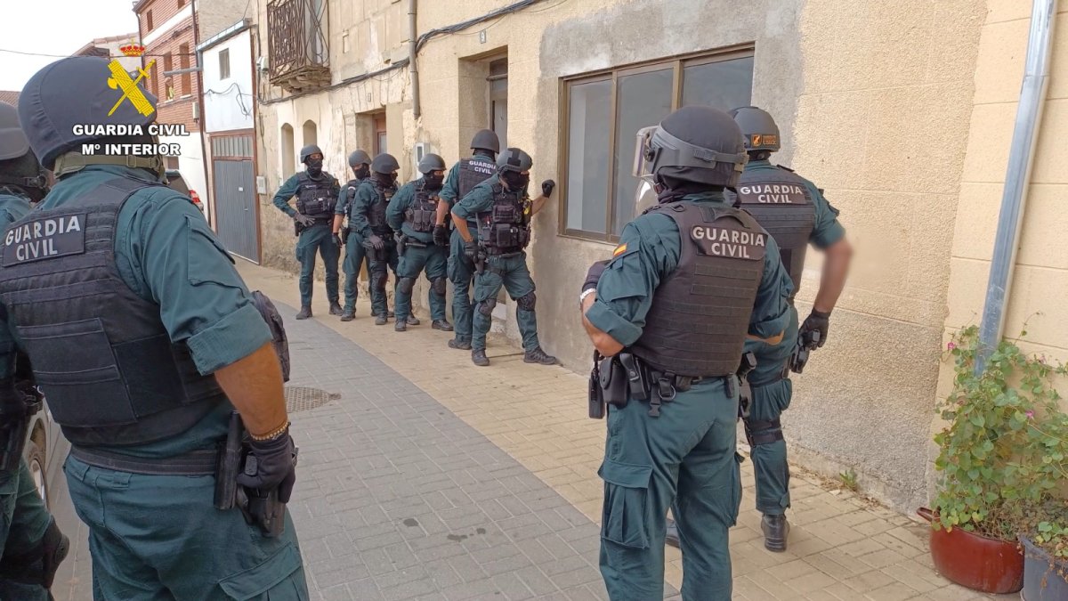 La Guardia Civil detiene a los seis implicados en la agresión múltiple en Roa de Duero.