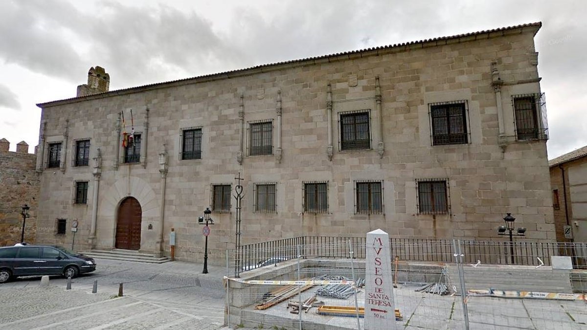 Fachada de la Audiencia provincial de Ávila.