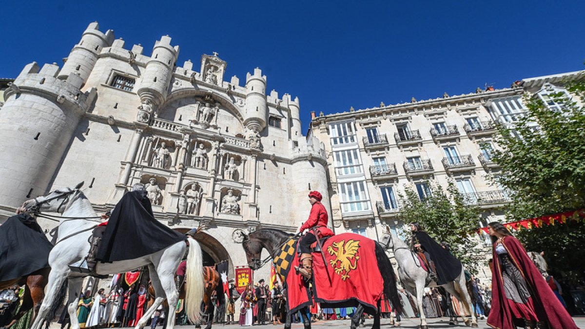Desfile medieval en honor al Cid con más de 800 recreacionistas.  