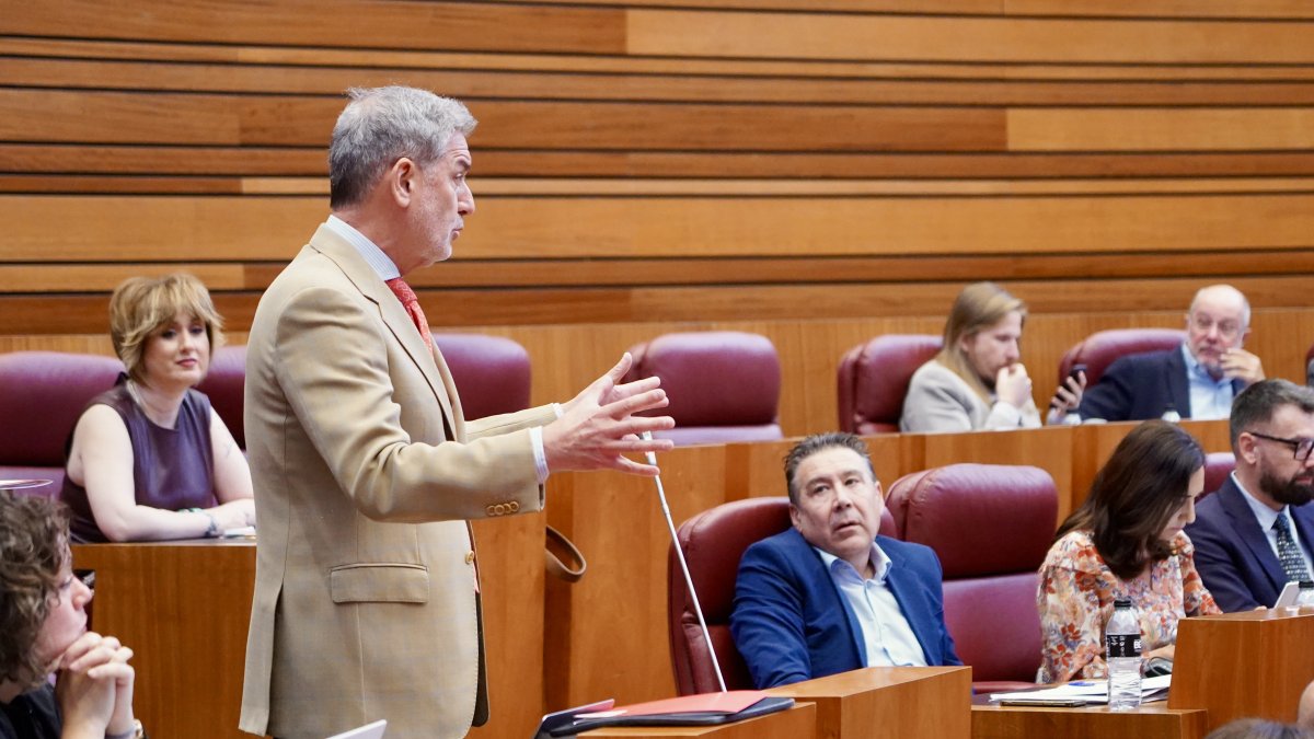 José Luis Vázquez, en un momento del pleno de este miércoles en las Cortes de Castilla y León.