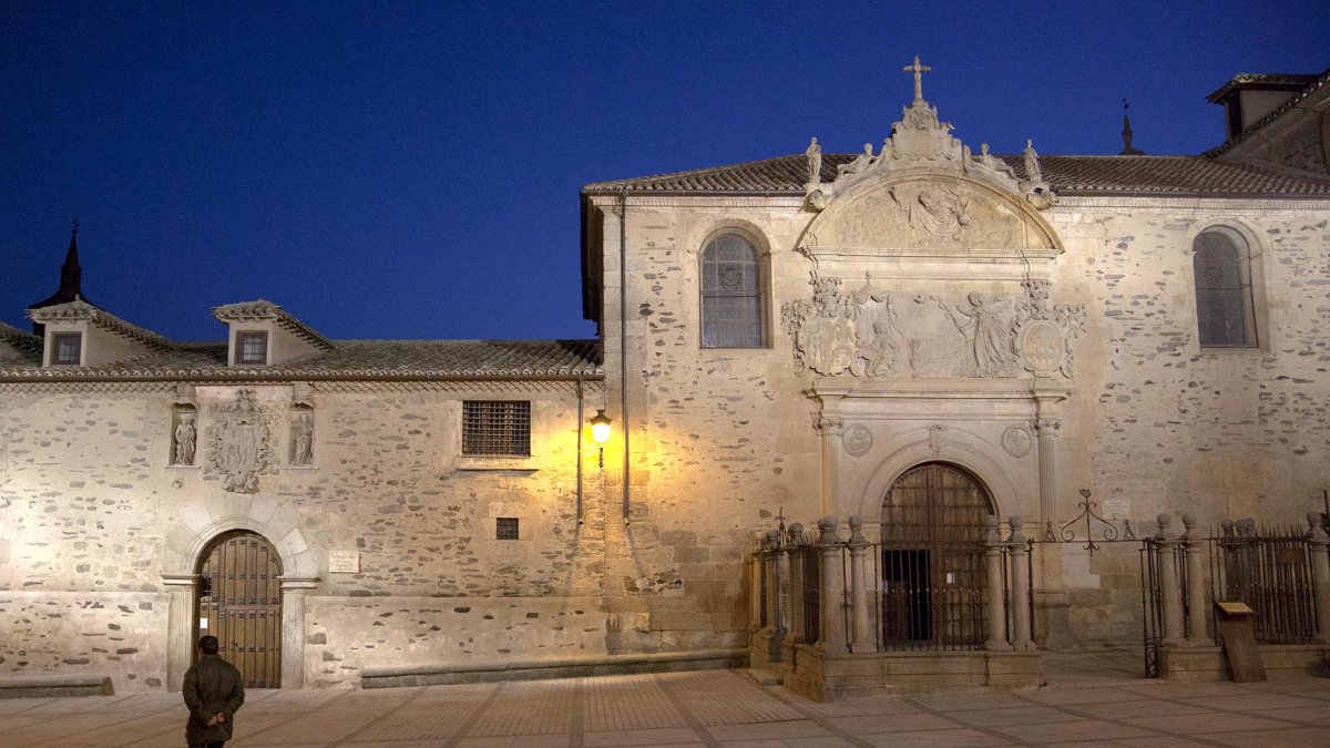 Monasterio de las madres carmelitas descalzas en Alba de Tormes. En la imagen una vista del exterior.