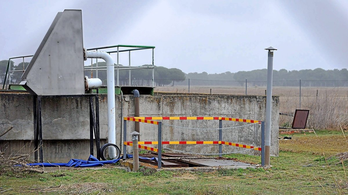 Pequeña estación depuradora en un pueblo de Valladolid, en una imagen de archivo.
