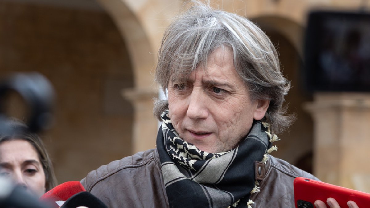 El secretario autonómico del PSOE, Carlos Martínez Mínguez, comparece ante los medios de comunicación este lunes en Soria.