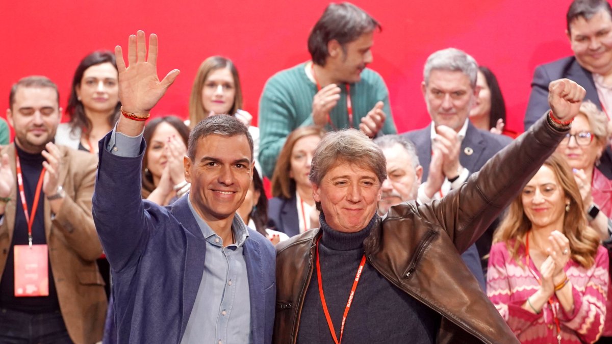 Pedro Sánchez con Carlos Martínez.