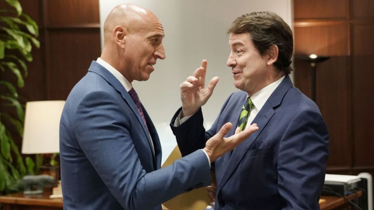 José Antonio Diez y Alfonso Fernández Mañueco, en una imagen de archivo durante otra reunión en la Junta.