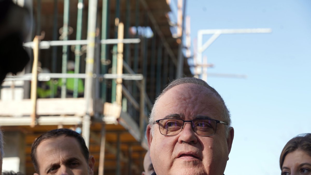 El consejero de Sanidad, Alejandro Vázquez Ramos, visita las obras de ampliación y reforma del centro de salud Laguna de Duero