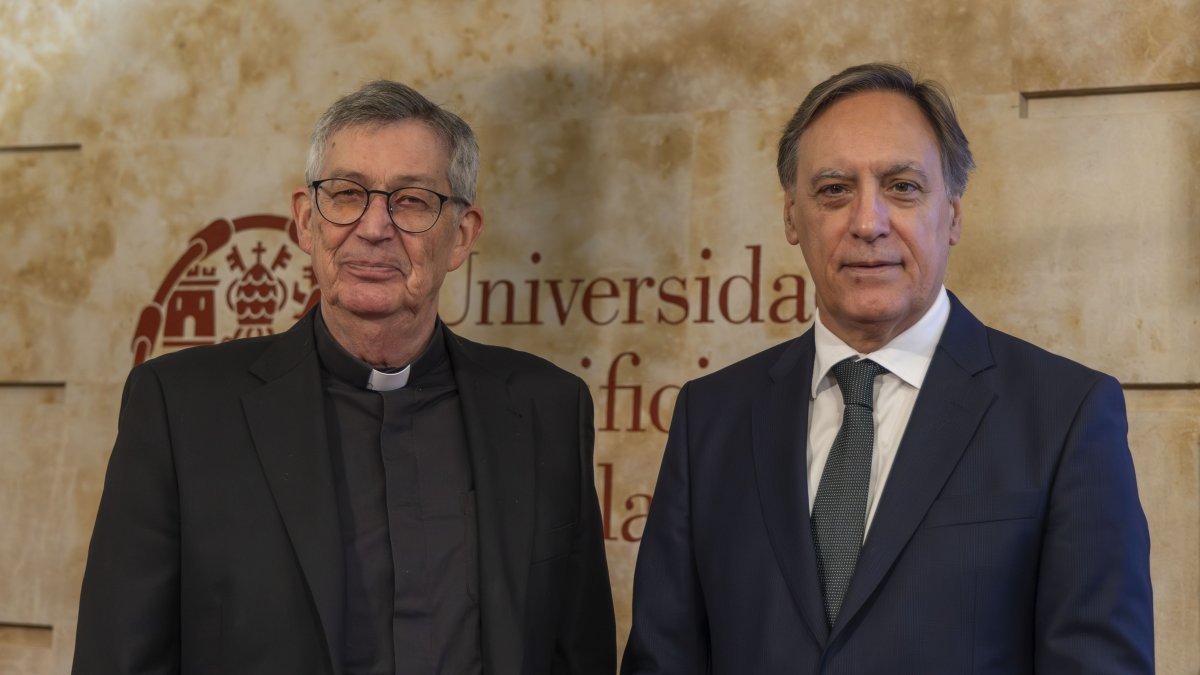El rector, Santiago García-Jalón de la Lama, y el alcalde, Carlos García Carbayo, presentan el proyecto de musealización de Scala Coeli.