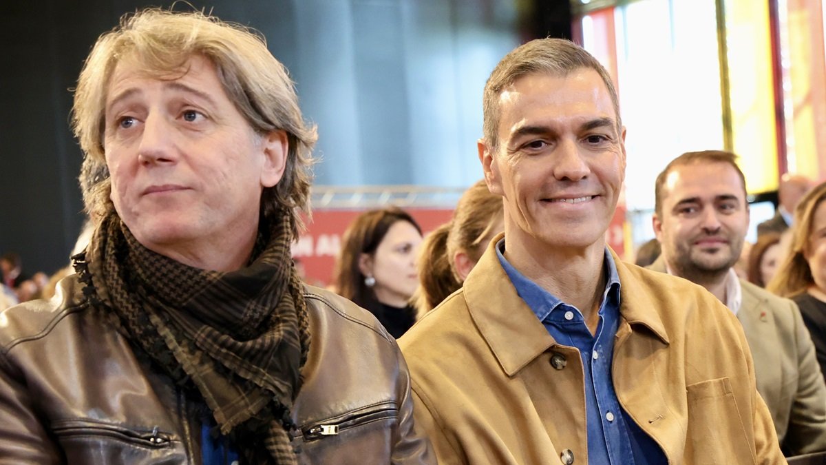 Carlos Martínez y Pedro Sánchez, en una imagen de archivo en el mitin de León el pasado 26 de octubre.