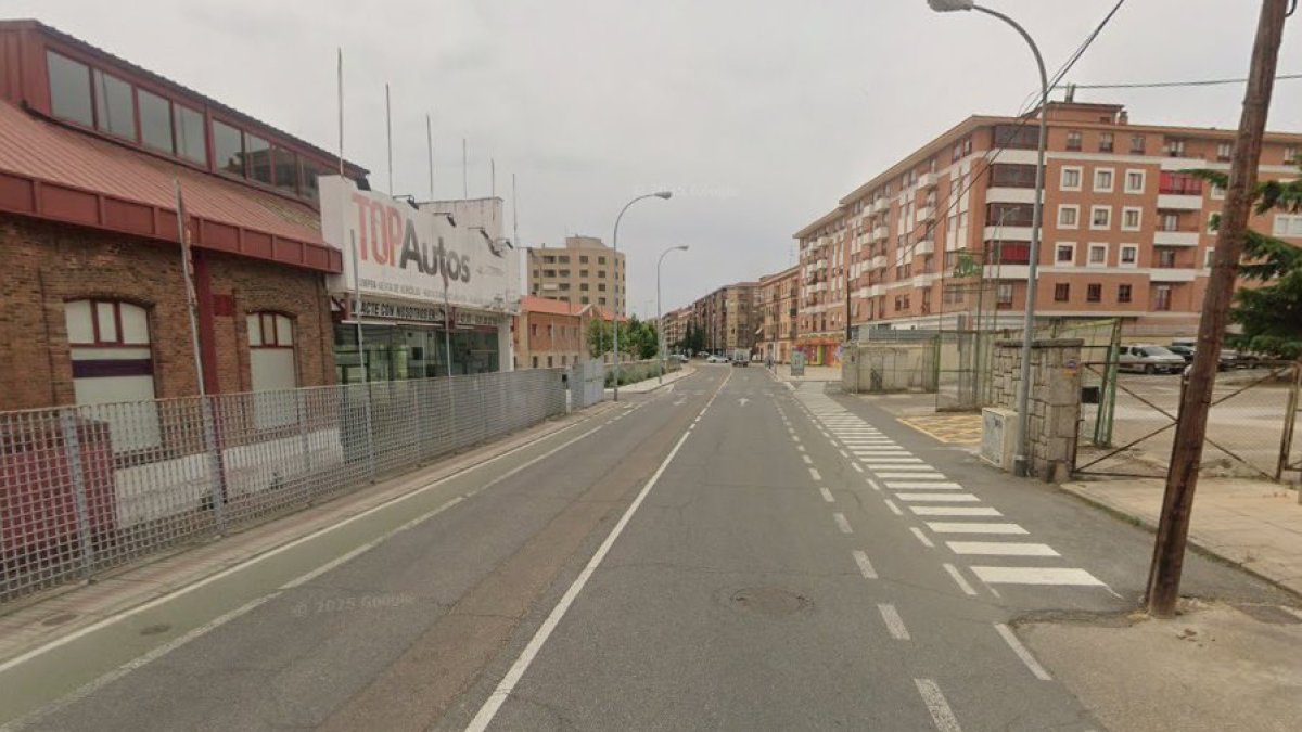 Calle Calzada de Medina en Salamanca, donde se produjo el accidente mortal.