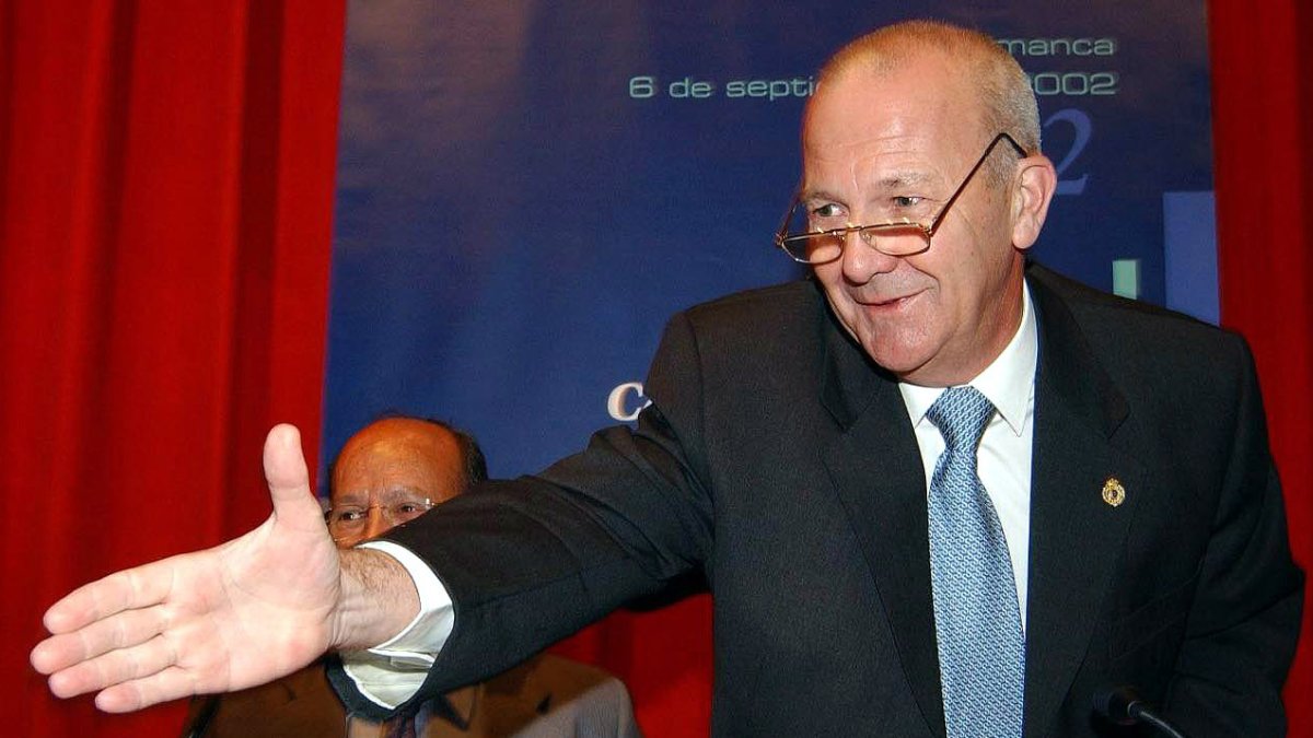 Sebastián Battaner en una de las últimas asambleas de Caja Duero en septiembre de 2003