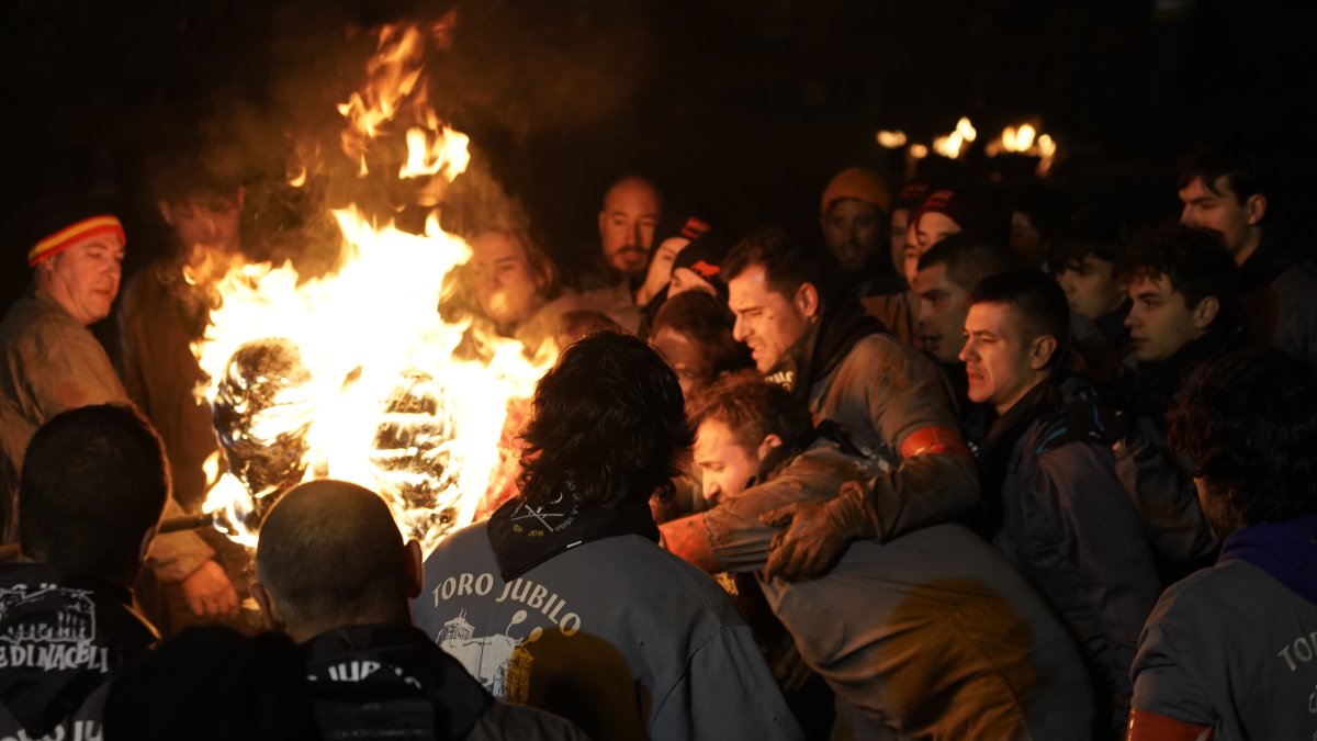 Medinaceli (Soria) celebra su Toro Jubilo, el único con fuego de Castilla y León