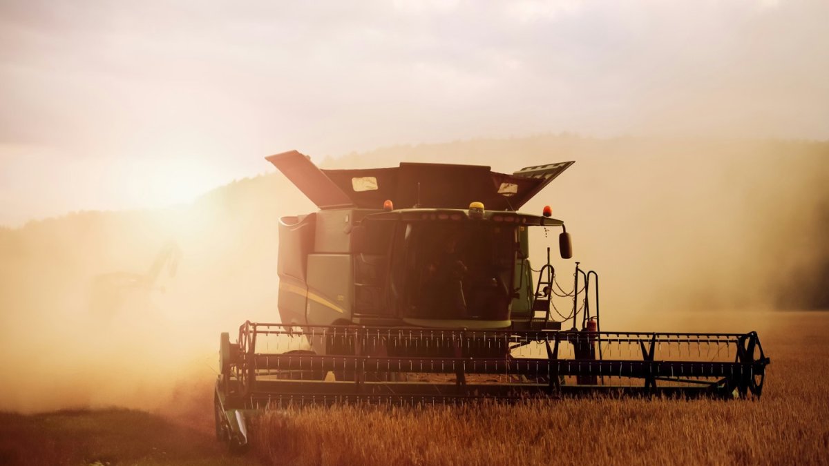 Una cosechadora en una explotación agrícola de Castilla y León.
