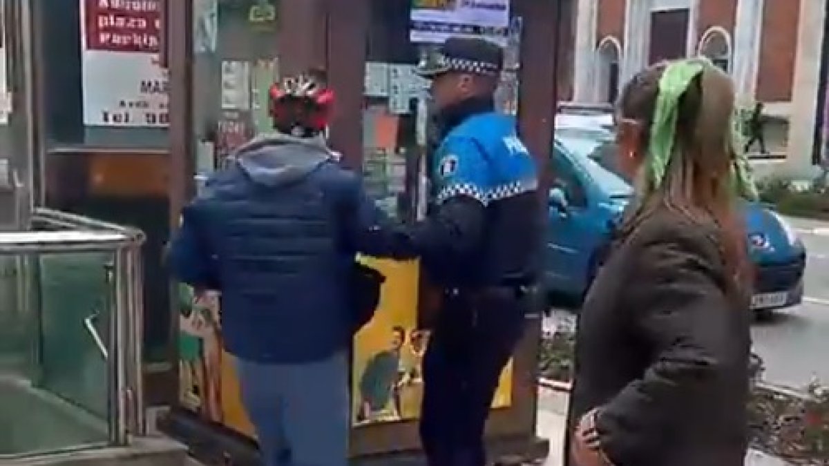 El agresor a un miembro de Vox en Ponferrada.