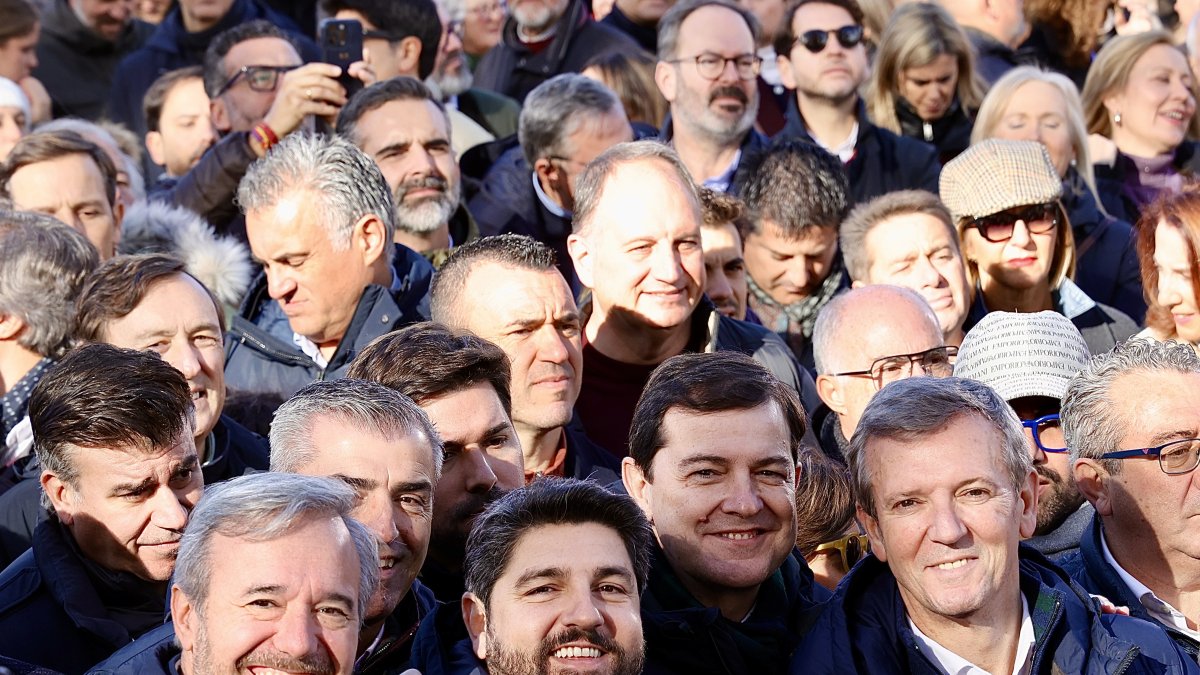 Concentración convocada por el PP para pedir al adelanto de las elecciones generales.