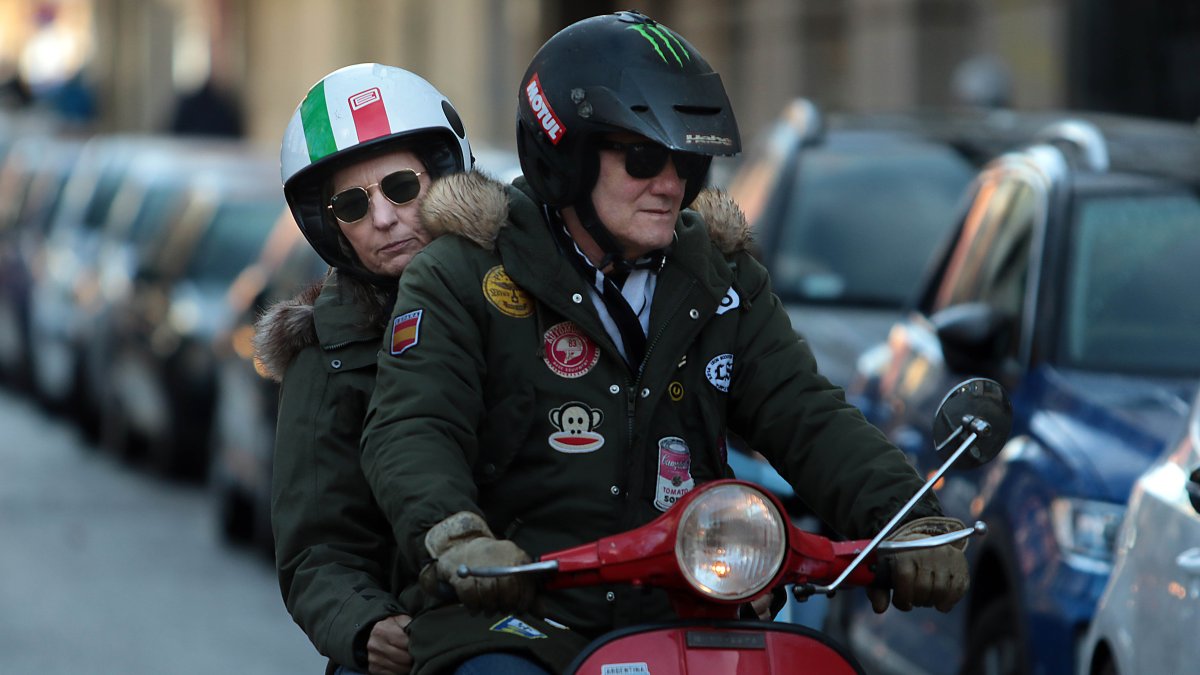 León acoge la habitual Scooter Run del festival Purple Weekeend