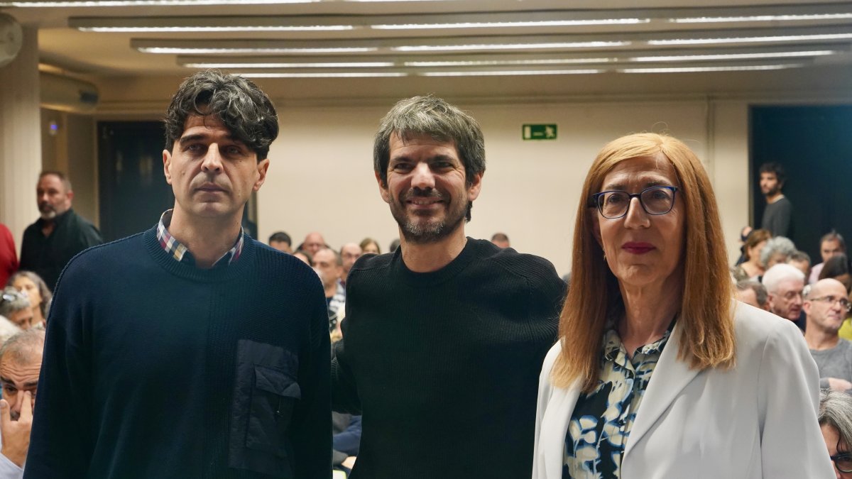 El ministro de Cultura Ernest Urtasun; el coordinador de IU,Juan Gascón, y la cocoordinadora de SUMAR , Marina Echebarría Sáenz participan en el ‘Encuentro con la Cultura de Castilla y León