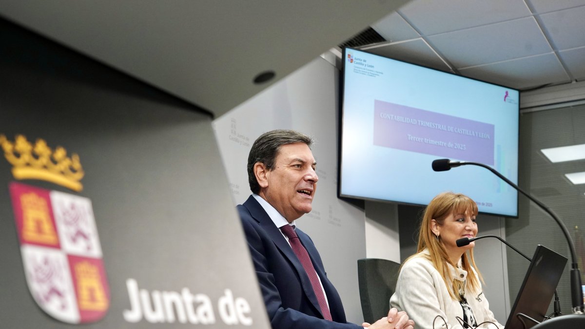 El portavoz de la Junta y consejero de Economía y Hacienda, Carlos Fernández Carriedo, presenta la Contabilidad Regional de Catilla y León, correspondiente al tercer trimestre de 2025.