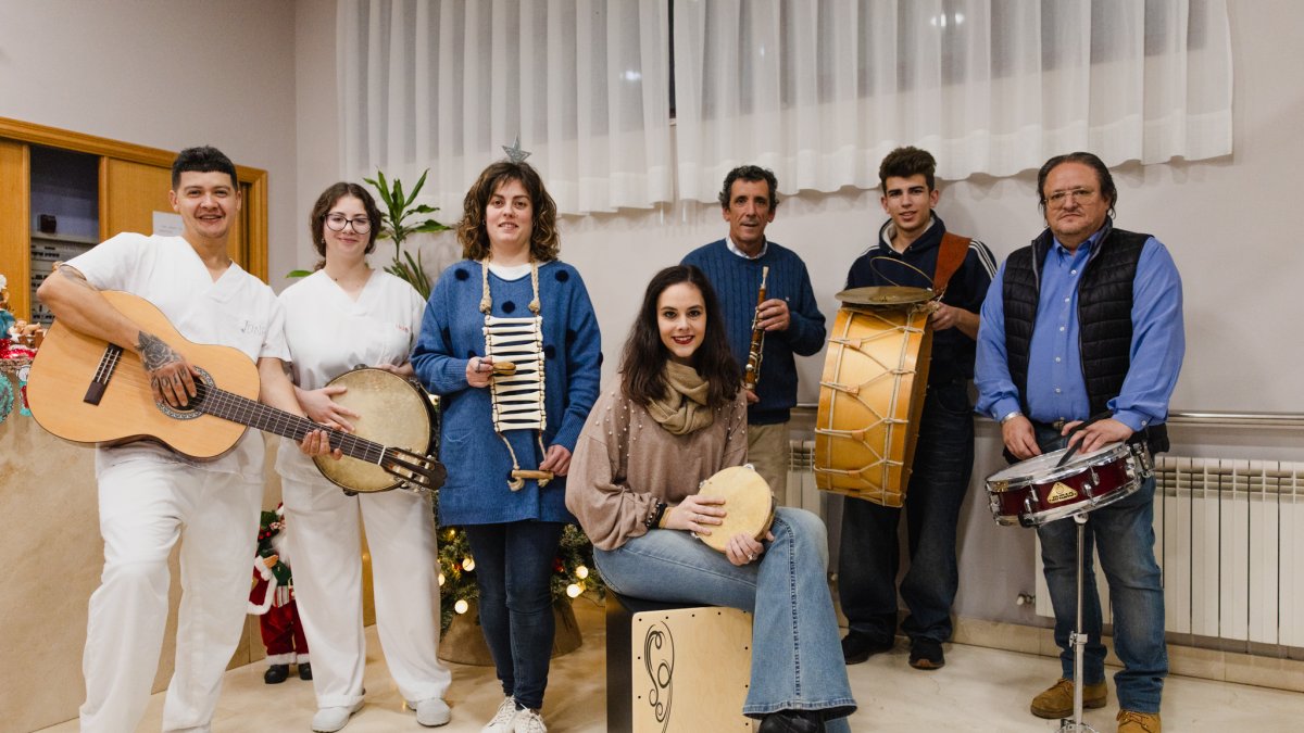 La iniciativa solidaria que conecta a músicos voluntarios con centros de mayores para organizar visitas musicales sin coste para las residencias durante diciembre