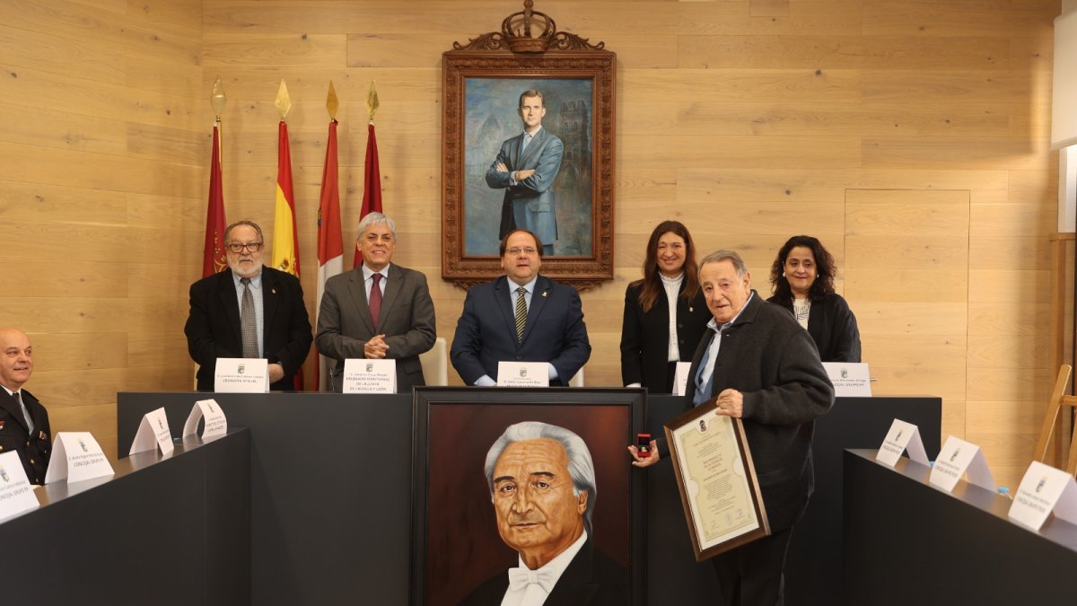 Homenaje a Odón Alonso Ordás y su proclamación como Hijo Predilecto en el centenario de su nacimiento, en La Bañeza (León)