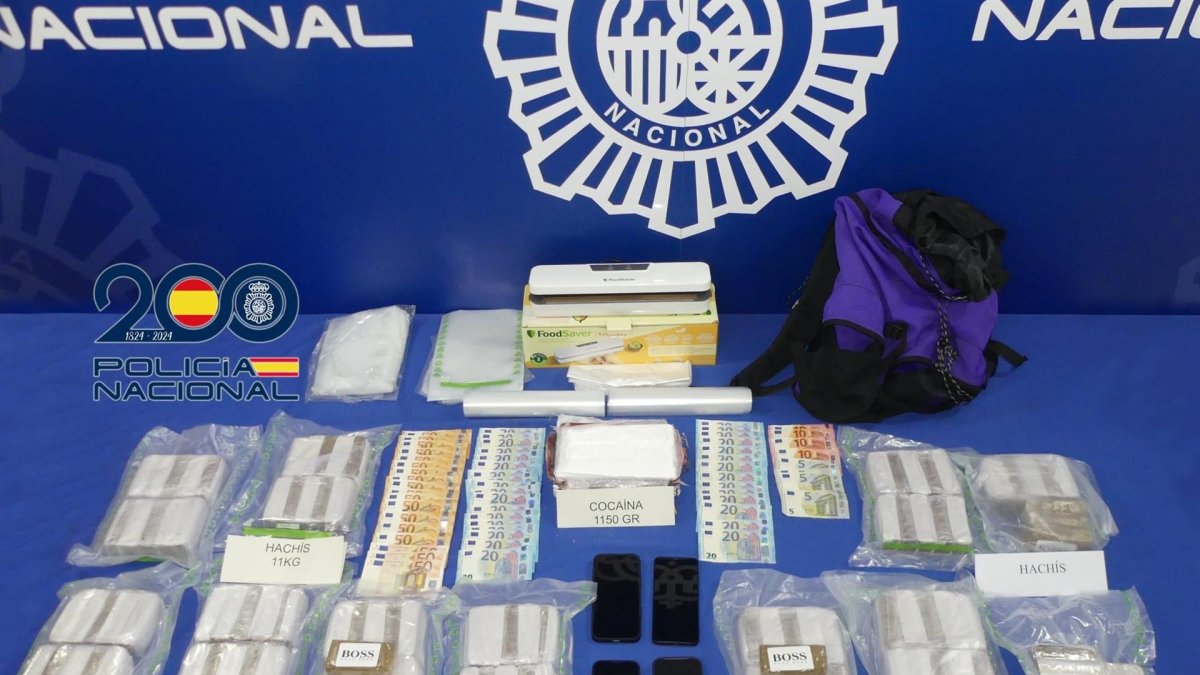 Droga y dinero incautados en la operación de la Policía Nacional