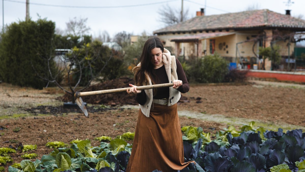 Vanesa Urizarna impulsa un proyecto que une tradición agrícola y artesanía innovadora contra la despoblación