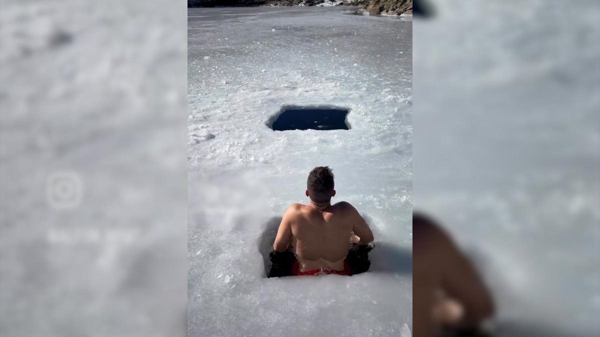 Un influencer se baña en las lagunas glaciares de la Sierra de Gredos
