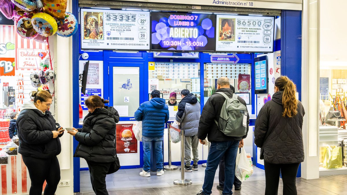 Las administraciones de lotería apuran el fin de semana para vender los últimos décimos de Navidad.