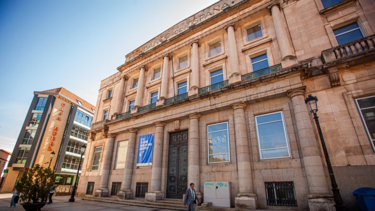 El antiguo Banco de España acoge el Centro Nacional de Fotografía. MARIO TEJEDOR