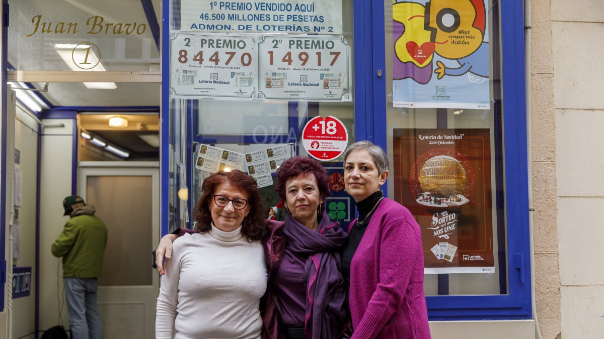La administradora de la Calle Juan Bravo, 1 muestra su felicidad al repartir 200.000 euros en la ciudad