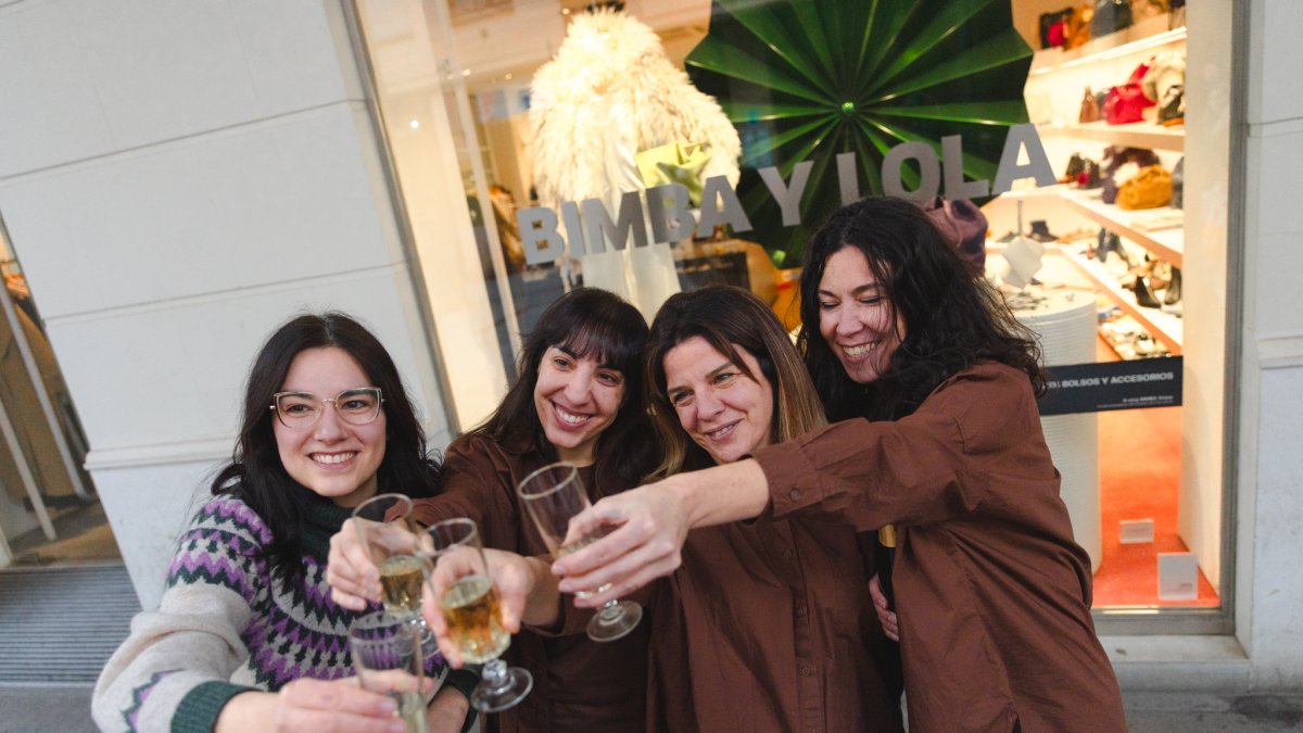 Trabajadoras de Bimba y Lola en Palencia celebran el Segundo Premio de la Lotería de Navidad
