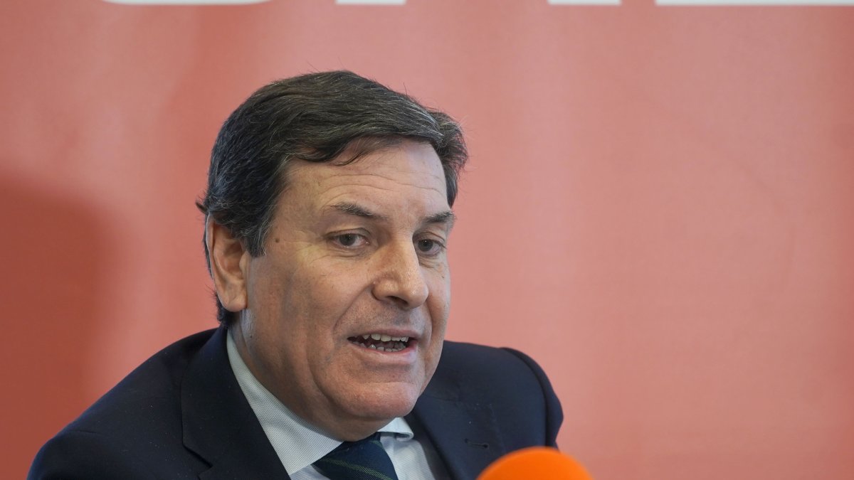 El consejero de Hacienda, Carlos Fernández Carriedo, participa en los Desayunos de la Agencia Ical.