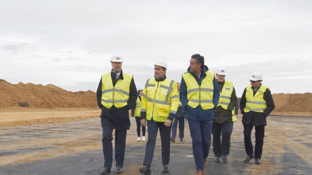 Quiñones visita las obras de urbanización de la ampliación del polígono industrial Zamora Norte