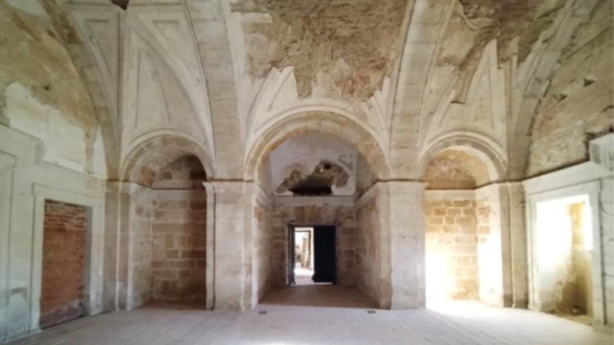 Monasterio de Santa María de Sandoval (León)